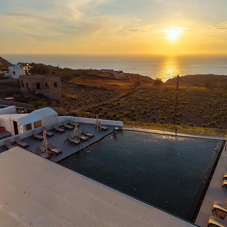 Serenita Luxury Suites Akrotírion Buitenkant foto