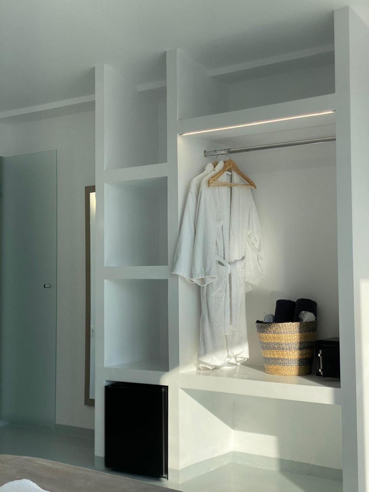 Serenita Luxury Suites Akrotírion Buitenkant foto