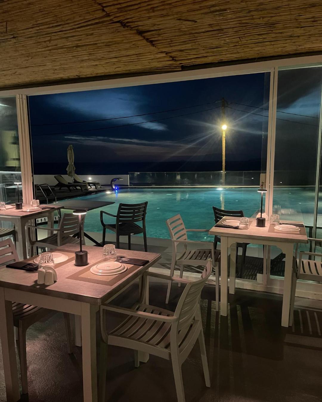 Serenita Luxury Suites Akrotírion Buitenkant foto