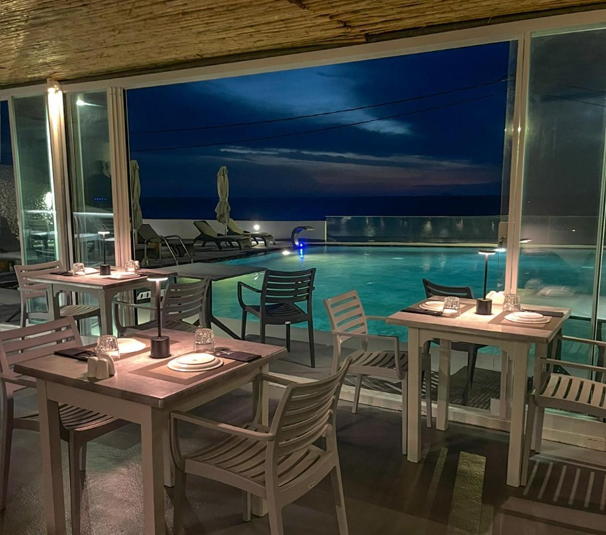 Serenita Luxury Suites Akrotírion Buitenkant foto