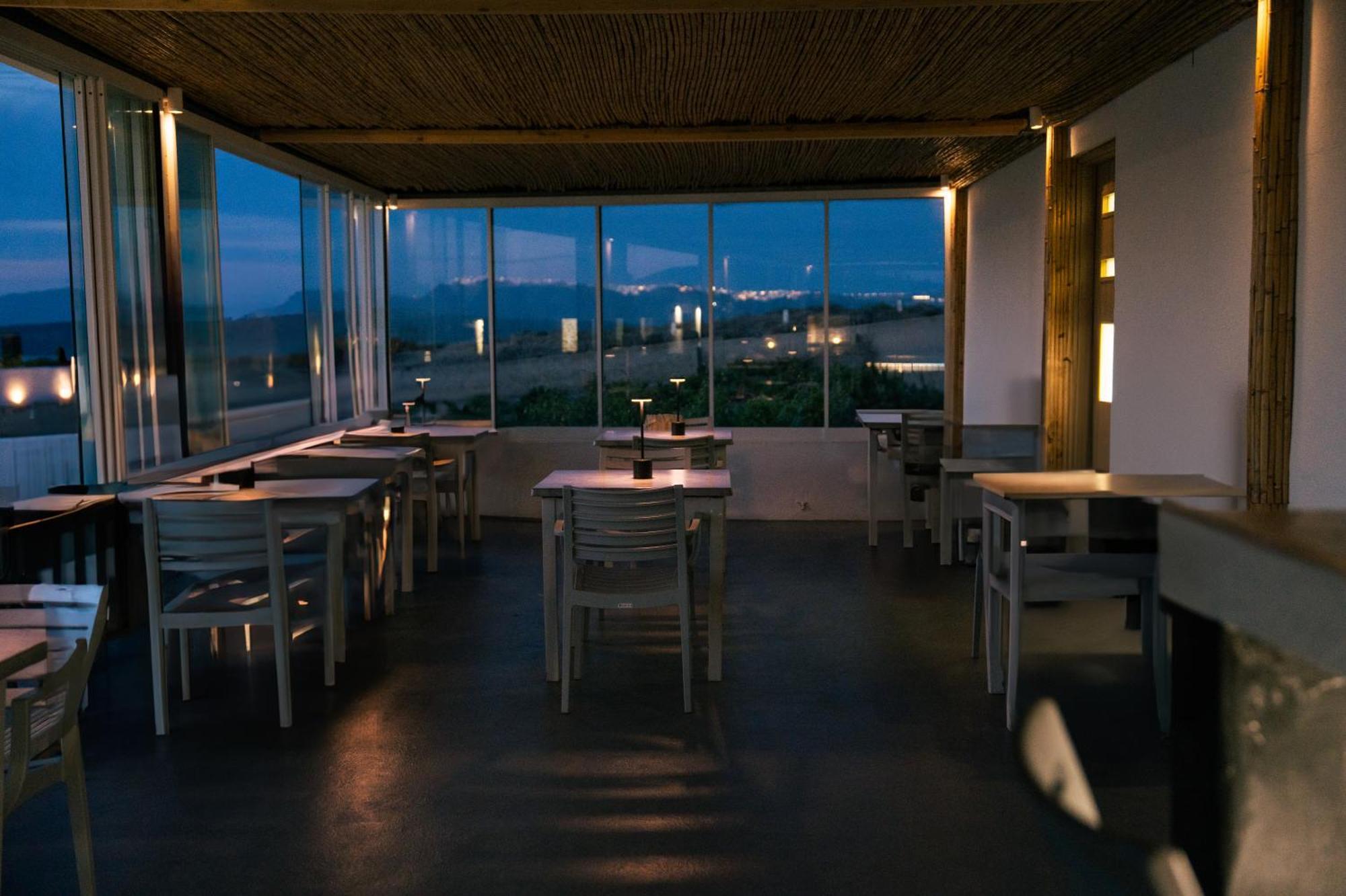 Serenita Luxury Suites Akrotírion Buitenkant foto