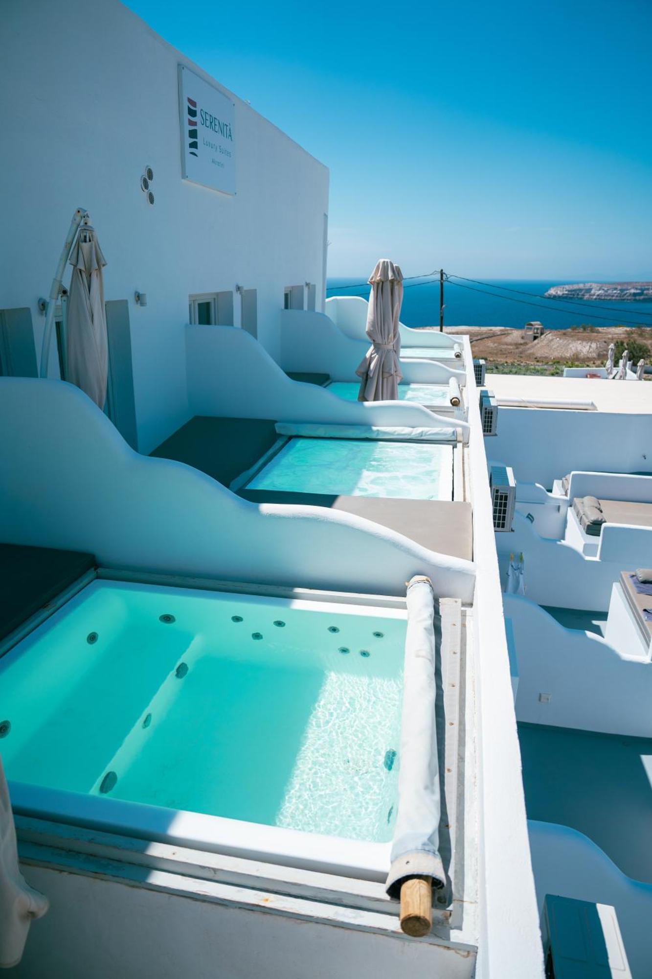 Serenita Luxury Suites Akrotírion Buitenkant foto