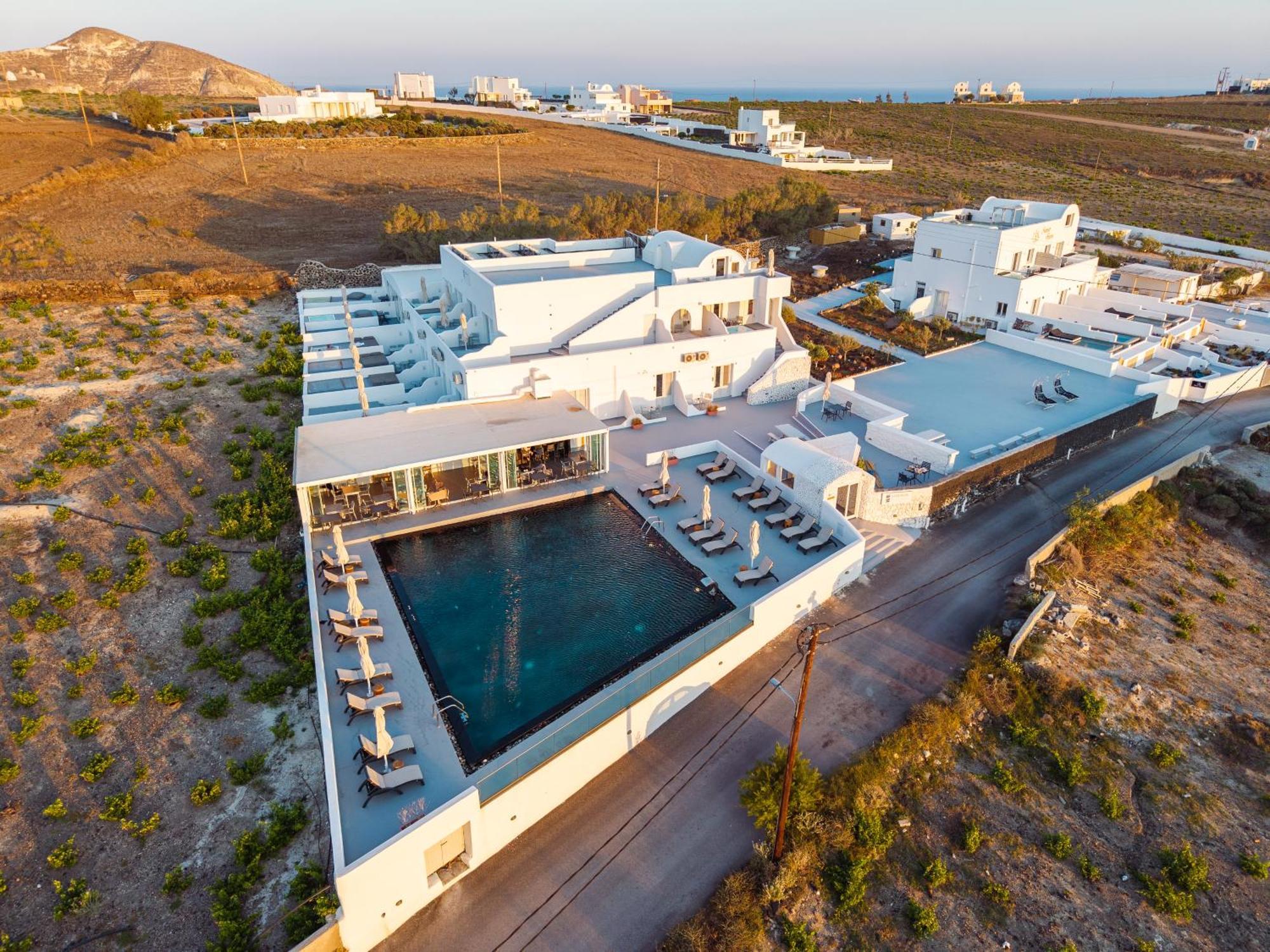 Serenita Luxury Suites Akrotírion Buitenkant foto