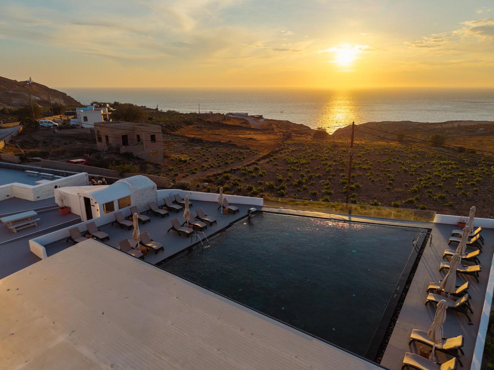 Serenita Luxury Suites Akrotírion Buitenkant foto