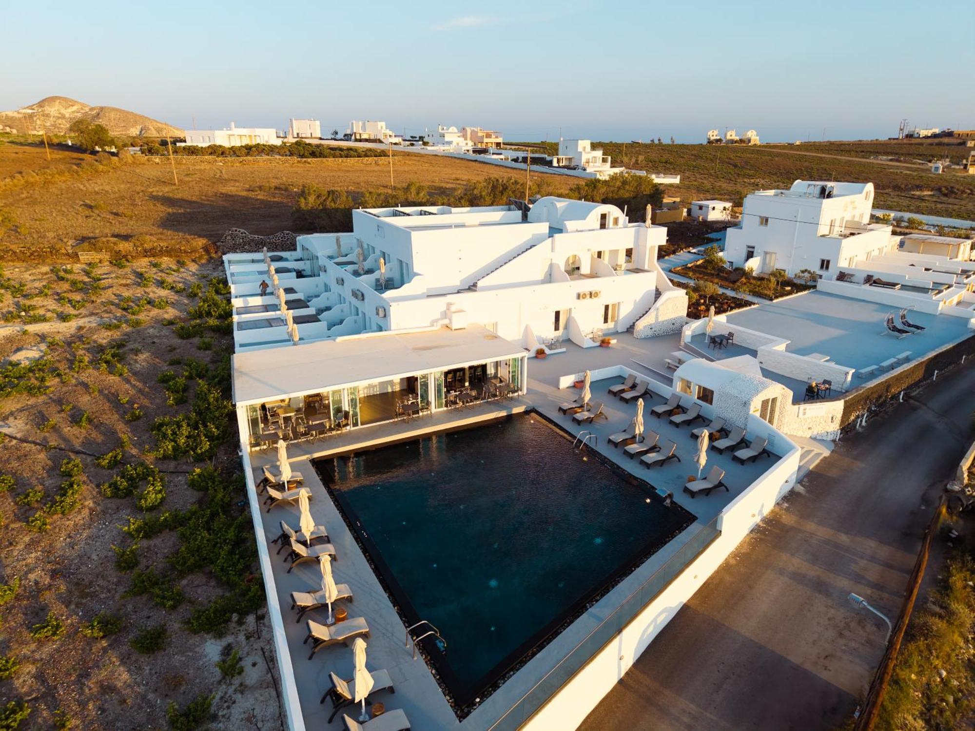Serenita Luxury Suites Akrotírion Buitenkant foto
