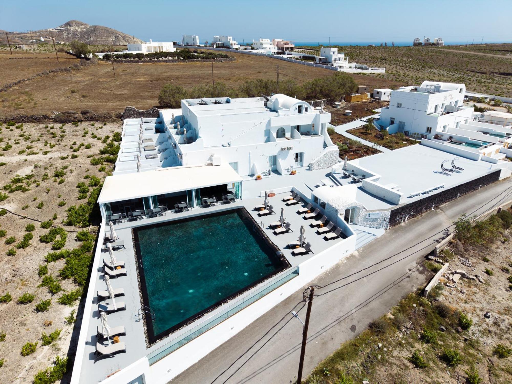 Serenita Luxury Suites Akrotírion Buitenkant foto