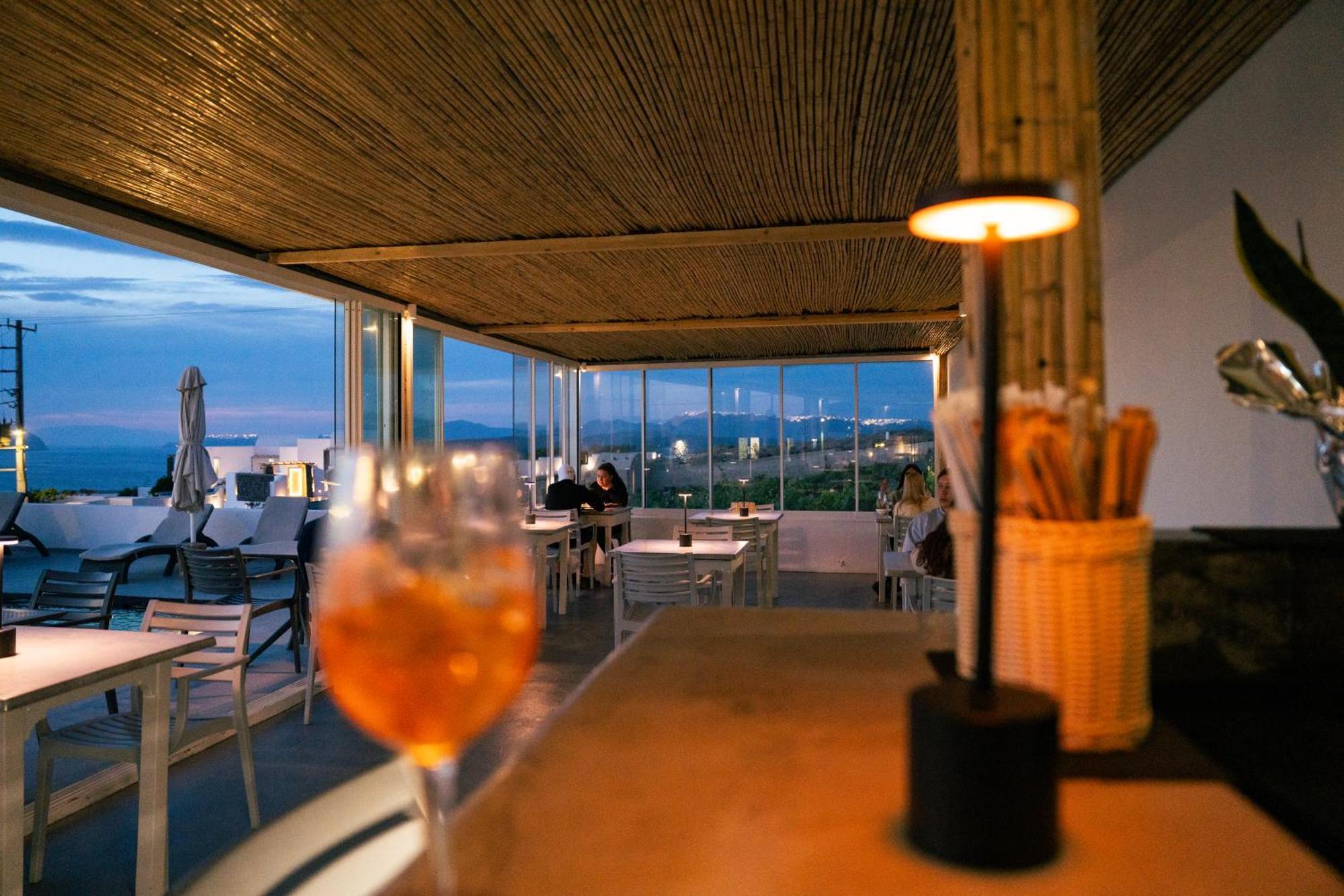 Serenita Luxury Suites Akrotírion Buitenkant foto
