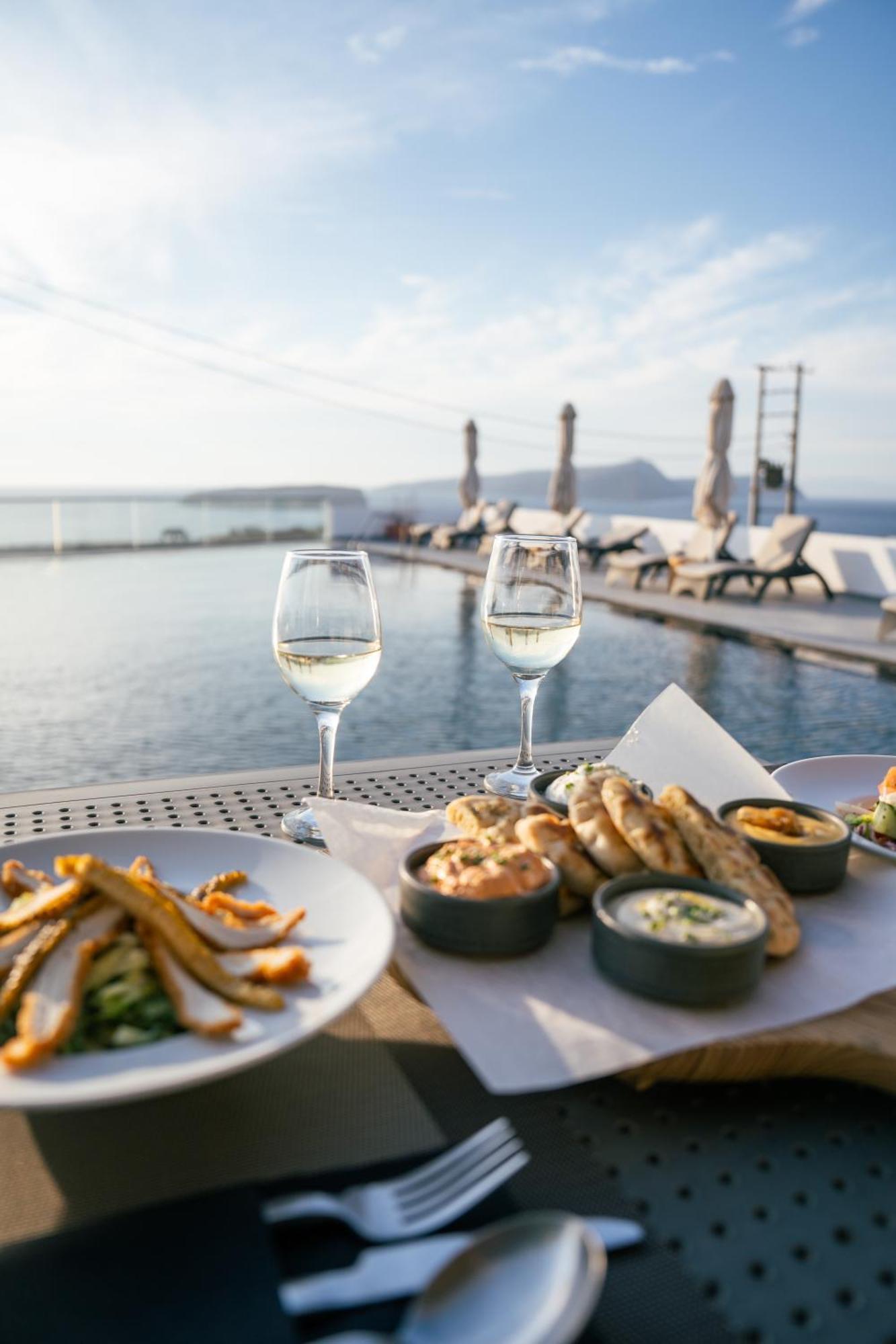 Serenita Luxury Suites Akrotírion Buitenkant foto