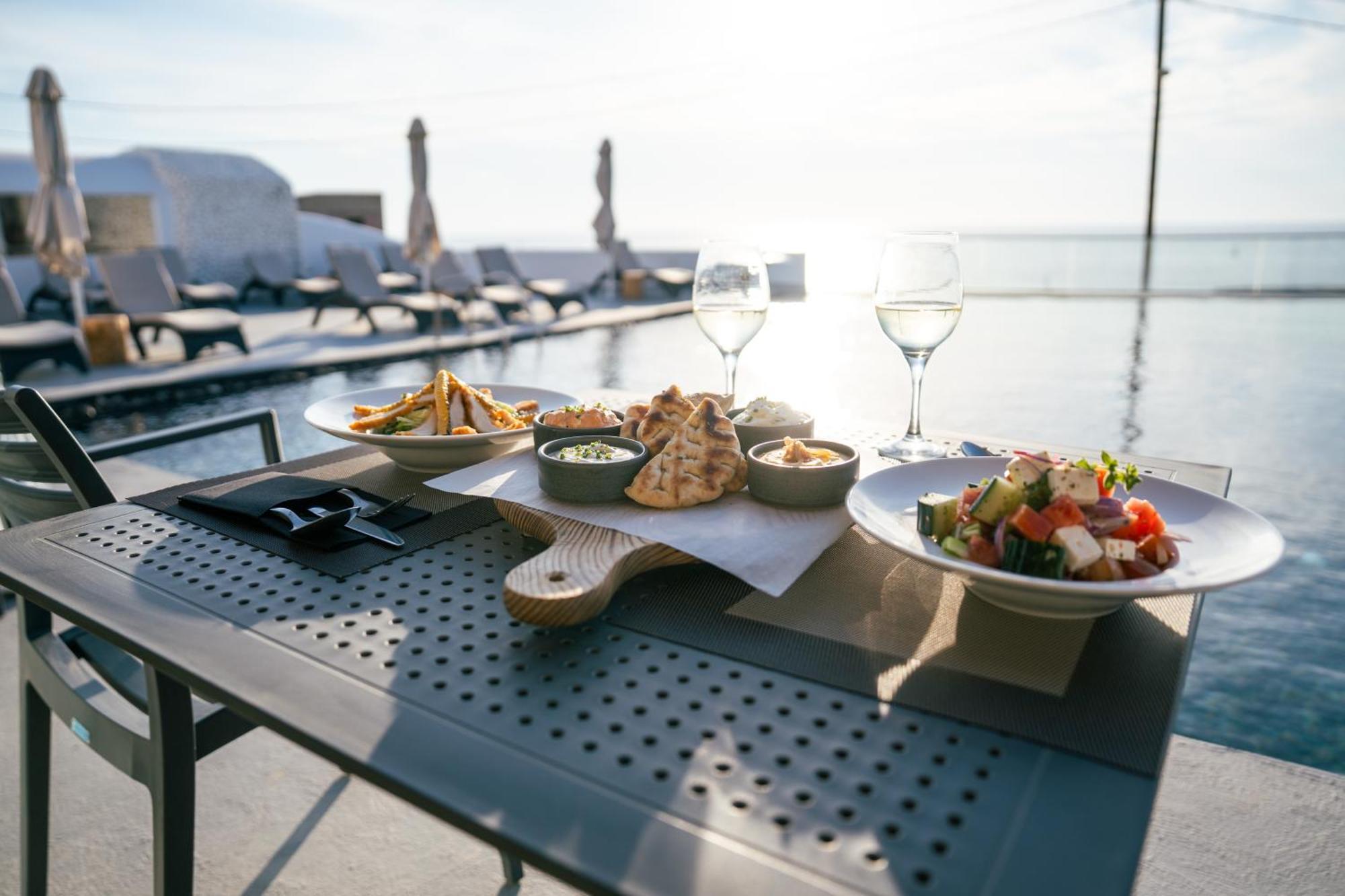 Serenita Luxury Suites Akrotírion Buitenkant foto