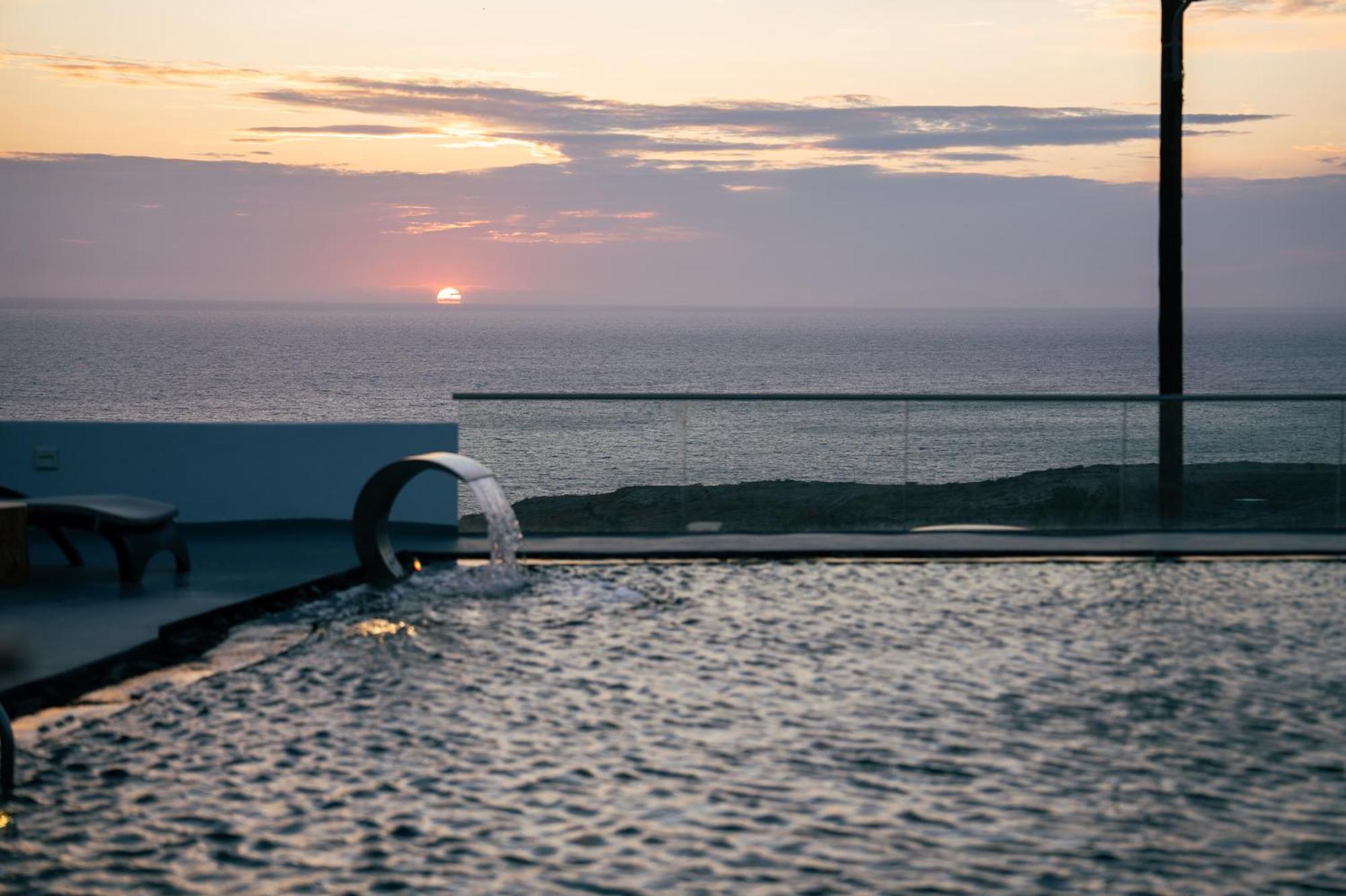 Serenita Luxury Suites Akrotírion Buitenkant foto
